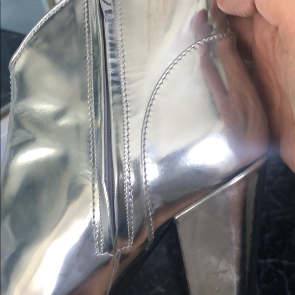 Burberry silver ankle boot 👢 size 391/2 - Picture 8 of 11